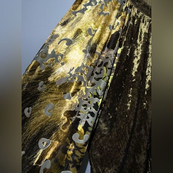 Mystree Green Crushed Velvet Floral Burnout puff sleeves size Med NWOT - Picture 4 of 8